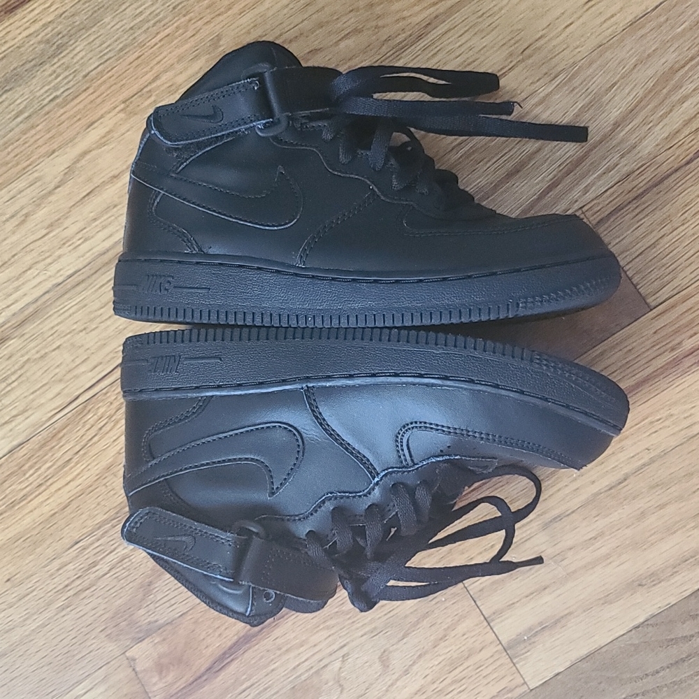 Gently used Lil' Kids Air Force Ones 👟